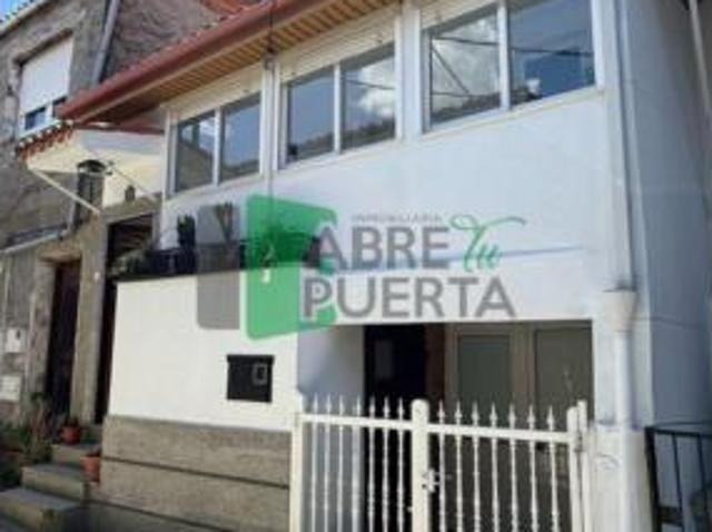 Chalet en venta en As Lagoas, Ourense