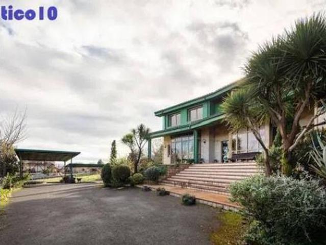 Chalet en venta en Oviedo, Asturias
