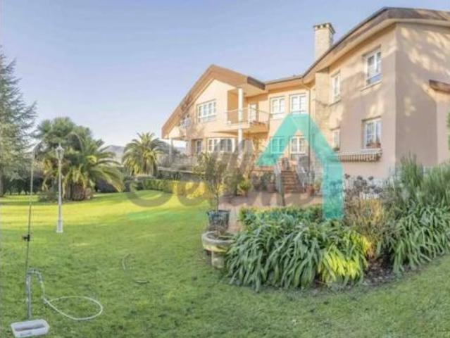 Chalet en venta en Oviedo, Asturias