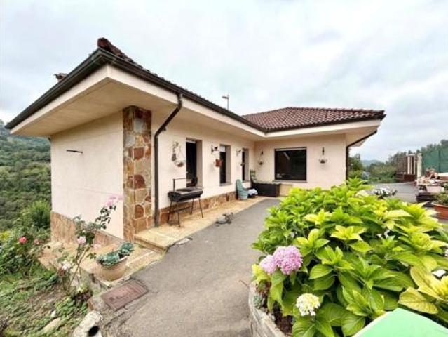 Chalet en venta en Oviedo, Asturias