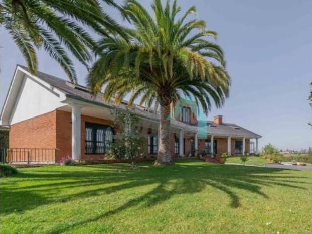 Chalet en venta en Oviedo, Asturias
