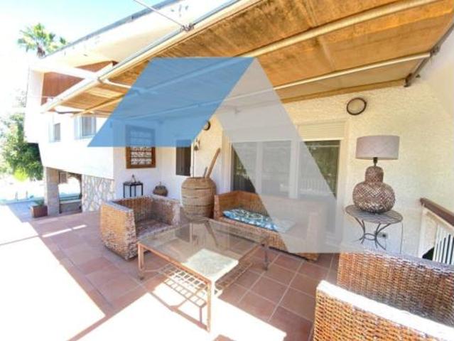 Chalet en venta en Urbanització Lloma Badá, Petrer
