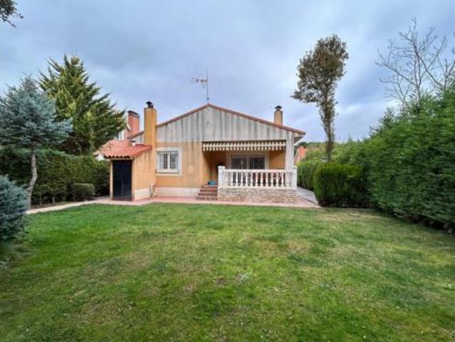 Chalet en venta en Las Suertes, Pioz