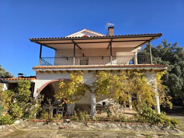 Chalet en venta en Las Suertes, Pioz
