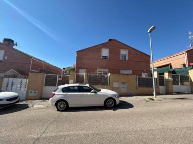Chalet en venta en Valcastillo, Pioz
