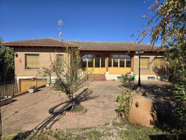 Chalet en venta en Madrebuena, Pioz