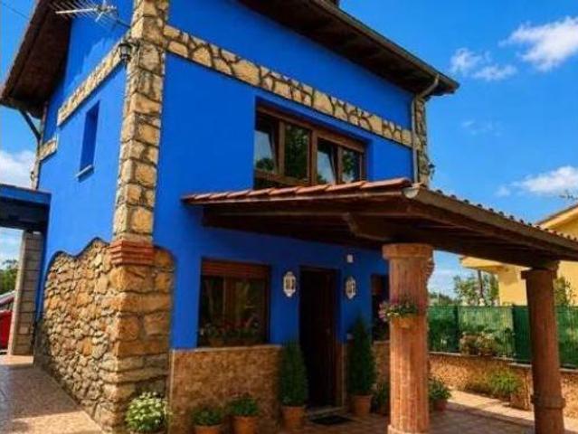 Chalet en venta en Santianes, Pravia
