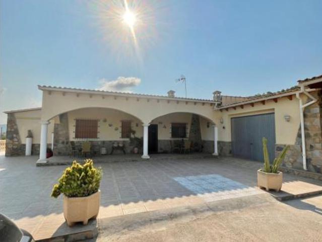 Chalet en venta en Relleu, Valencia