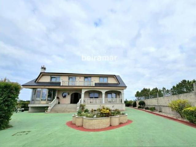 Chalet en venta en Ribeira, A Barbanza