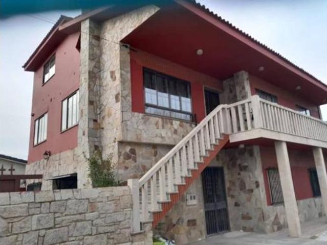 Chalet en venta en Ribeira, A Barbanza