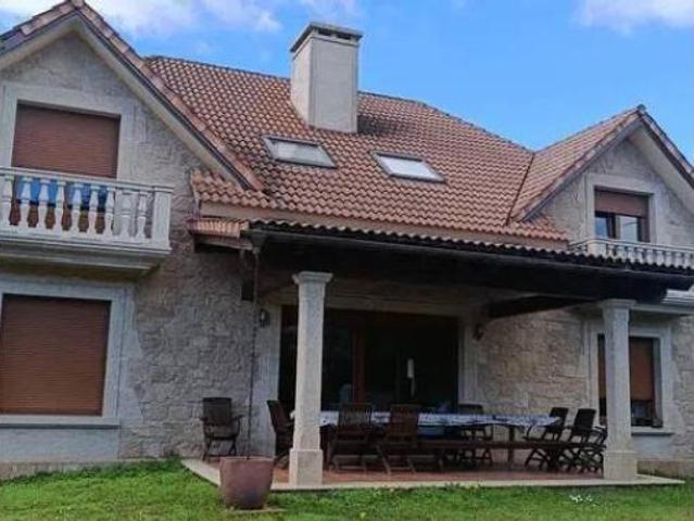 Chalet en venta en Ribeira, A Barbanza