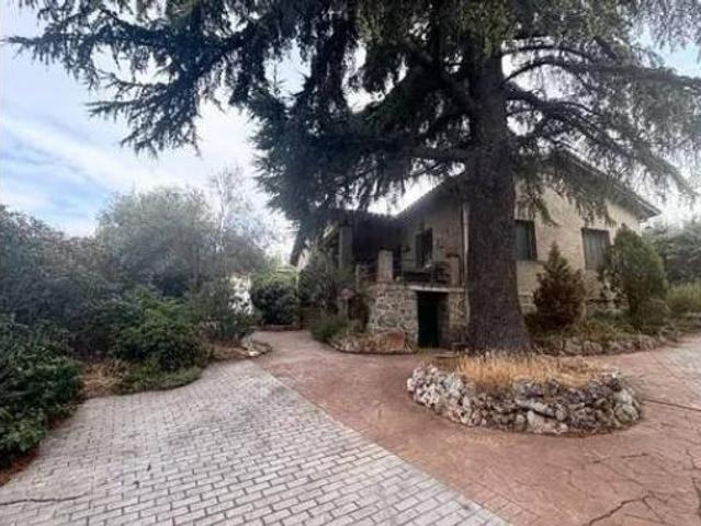 Chalet en venta en Robledo De Chavela, Madrid