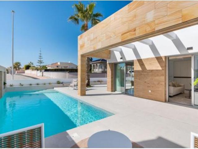 Chalet en venta en Urbanización Doña Pepa, el Baix Segura / La Vega Baja