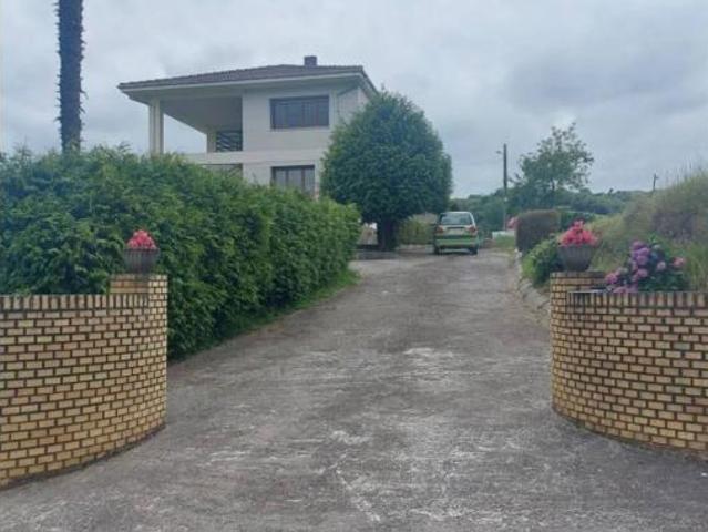 Villa en venta en Salas, Llazán