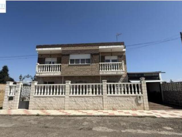 Chalet en venta en Trobajo del Camino, San Andrés Del Rabanedo