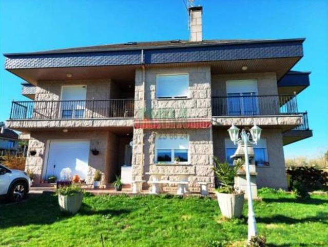 Chalet en venta en San Cibrao das Viñas, Ourense