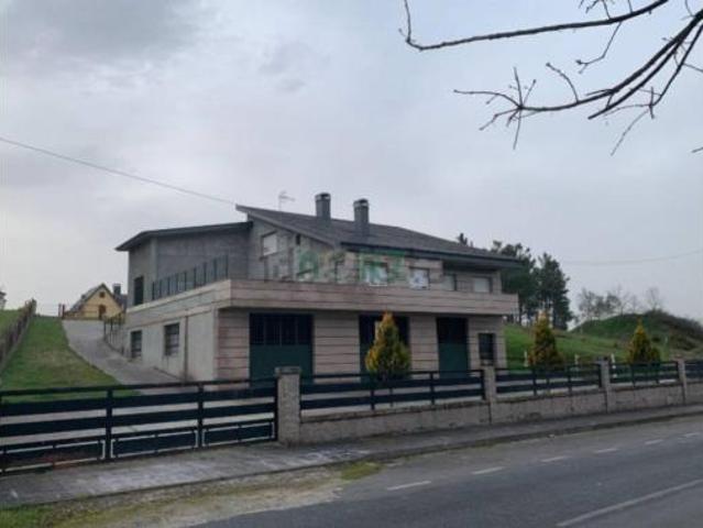 Villa en venta en San Cibrao Das Viñas, Noalla