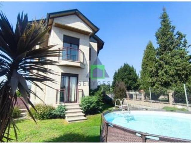 Villa en venta en San Cibrao Das Viñas, O Cumial