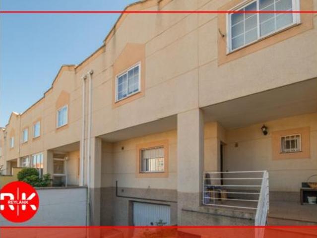 Chalet en venta en San Fernando De Henares, Madrid