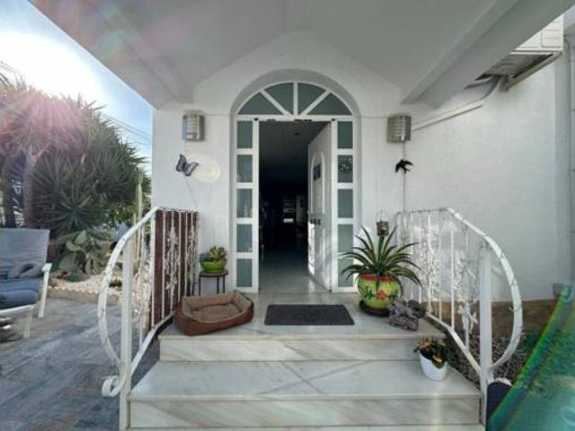 Chalet en venta en Urbanización La Marina-El Oasis, el Baix Segura / La Vega Baja