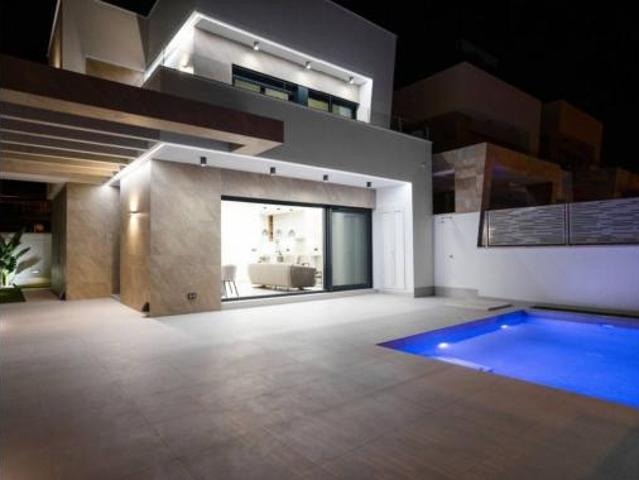 Villa en venta en San Miguel De Salinas, Urbanización Las Filipinas