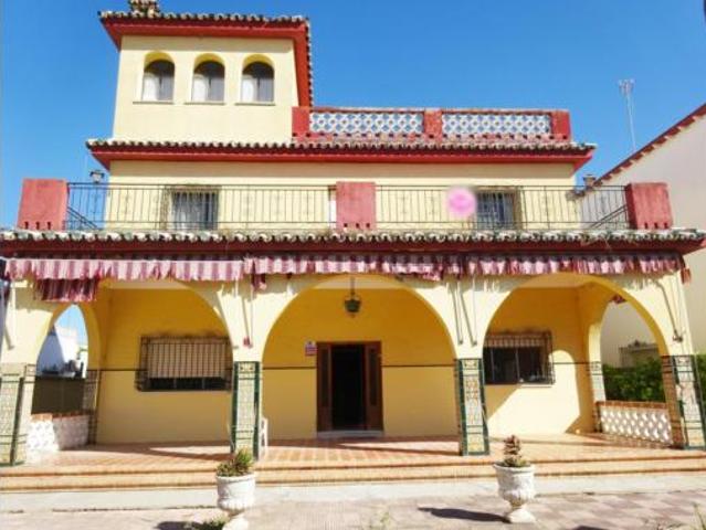 Chalet en venta en Sanlúcar La Mayor, Andalucía