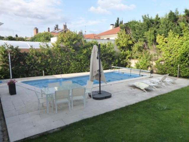 Villa en venta en Santa Marta De Tormes, Valdelagua