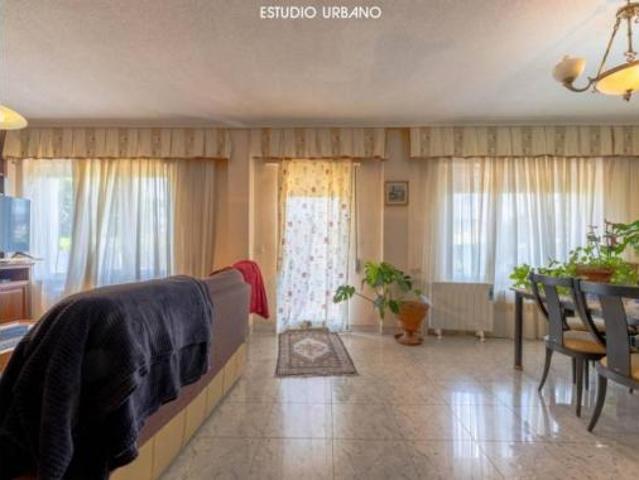 Villa en venta en Santa Marta De Tormes, Valdelagua