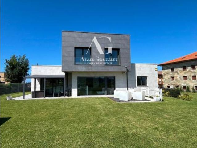 Chalet en venta en San Román, Santander