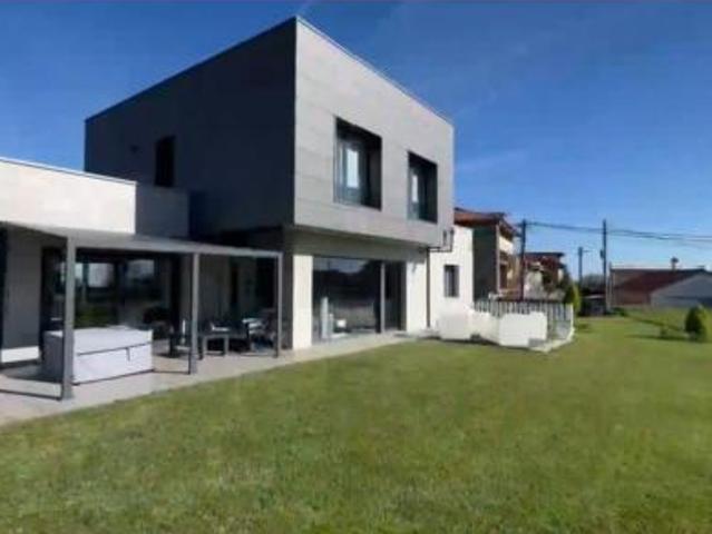 Chalet en venta en San Román, Santander