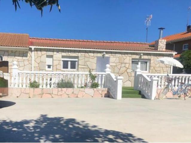 Chalet en venta en Santas Martas, Castilla y León