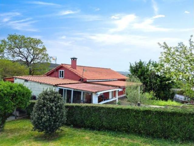 Chalet en venta en Busto, Santiago