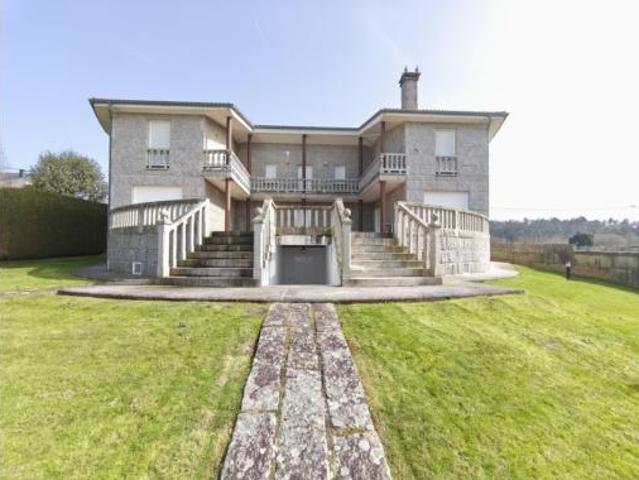 Chalet en venta en A Barcia, Santiago