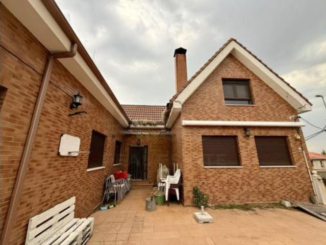 Chalet en venta en Santovenia De La Valdoncina, Castilla y León