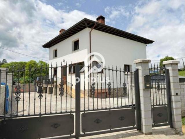 Chalet en venta en Sariego, Asturias