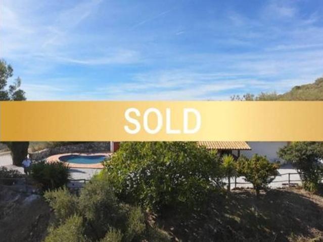 Villa en venta en Sedella