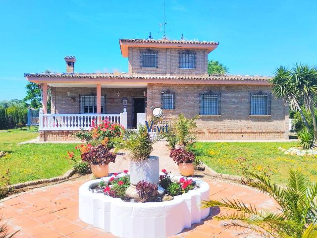 Chalet en venta en Carmona, Andalucía