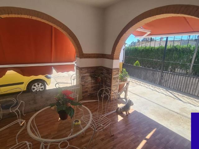 Chalet en venta en Lora Del Río, Andalucía