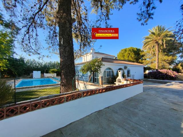 Chalet en venta en Carmona, Andalucía
