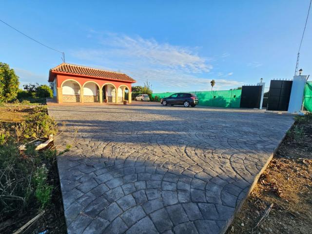 Chalet en venta en La Algaba, Andalucía