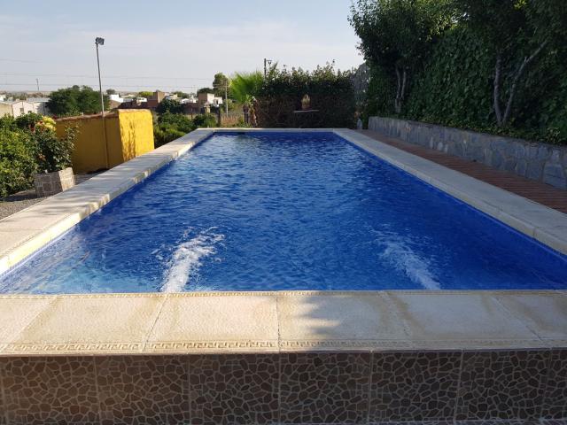 Chalet en venta en Lora Del Río, Andalucía