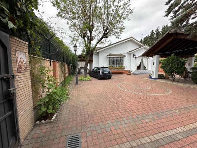 Chalet en venta en Bellavista-La Palmera, Sevilla