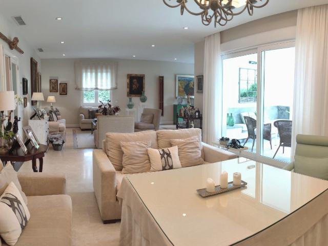 Chalet en venta en Camas, Andalucía