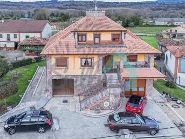 Chalet en venta en Espiniella, Siero