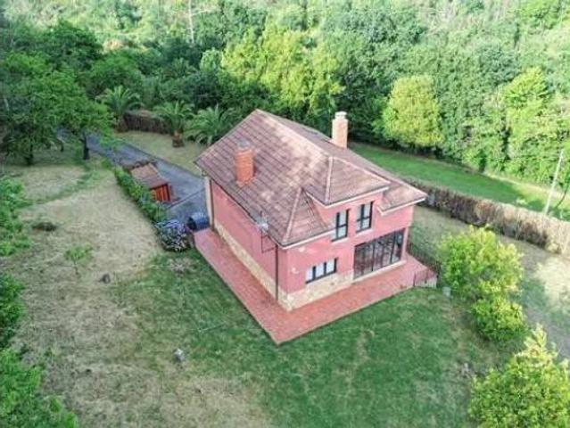 Chalet en venta en Granda, Siero