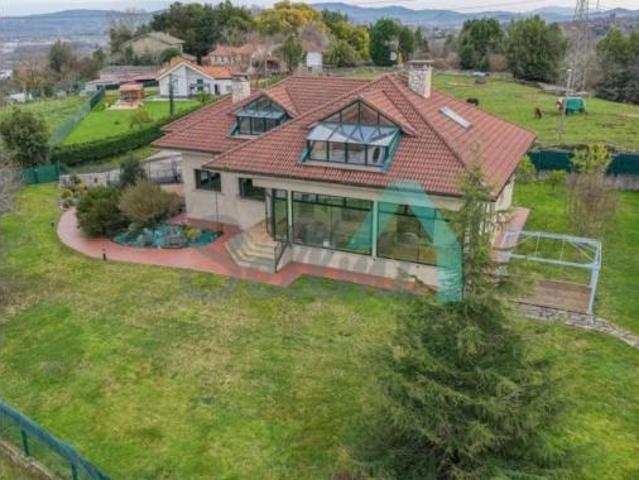 Chalet en venta en Granda, Siero