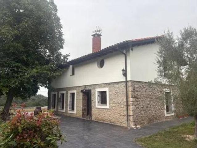 Chalet en venta en Granda, Siero