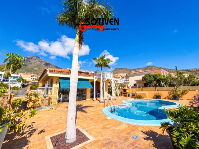 Chalet en venta en Los Olivos, Adeje