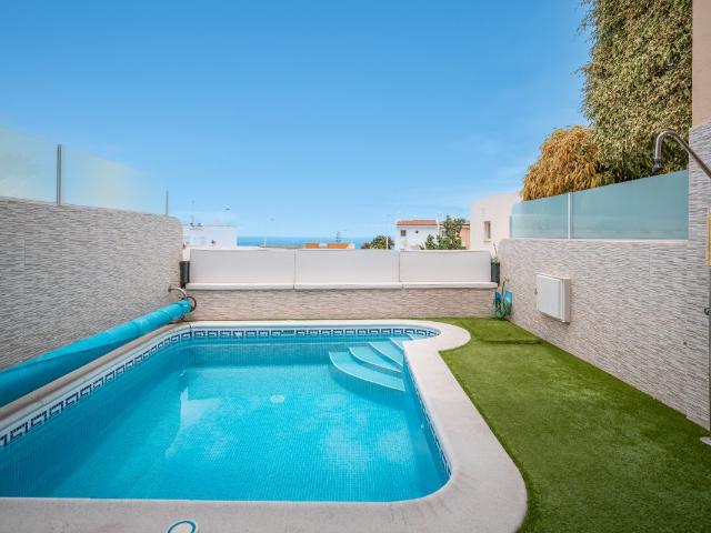 Chalet en venta en Los Olivos, Adeje