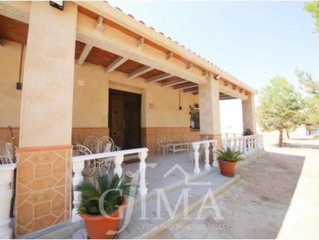 Chalet en venta en Tomelloso, Castilla-La Mancha